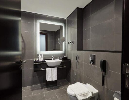 Standard room bathroom